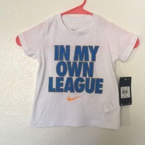 Nike T2 T-shirt „in my own league“